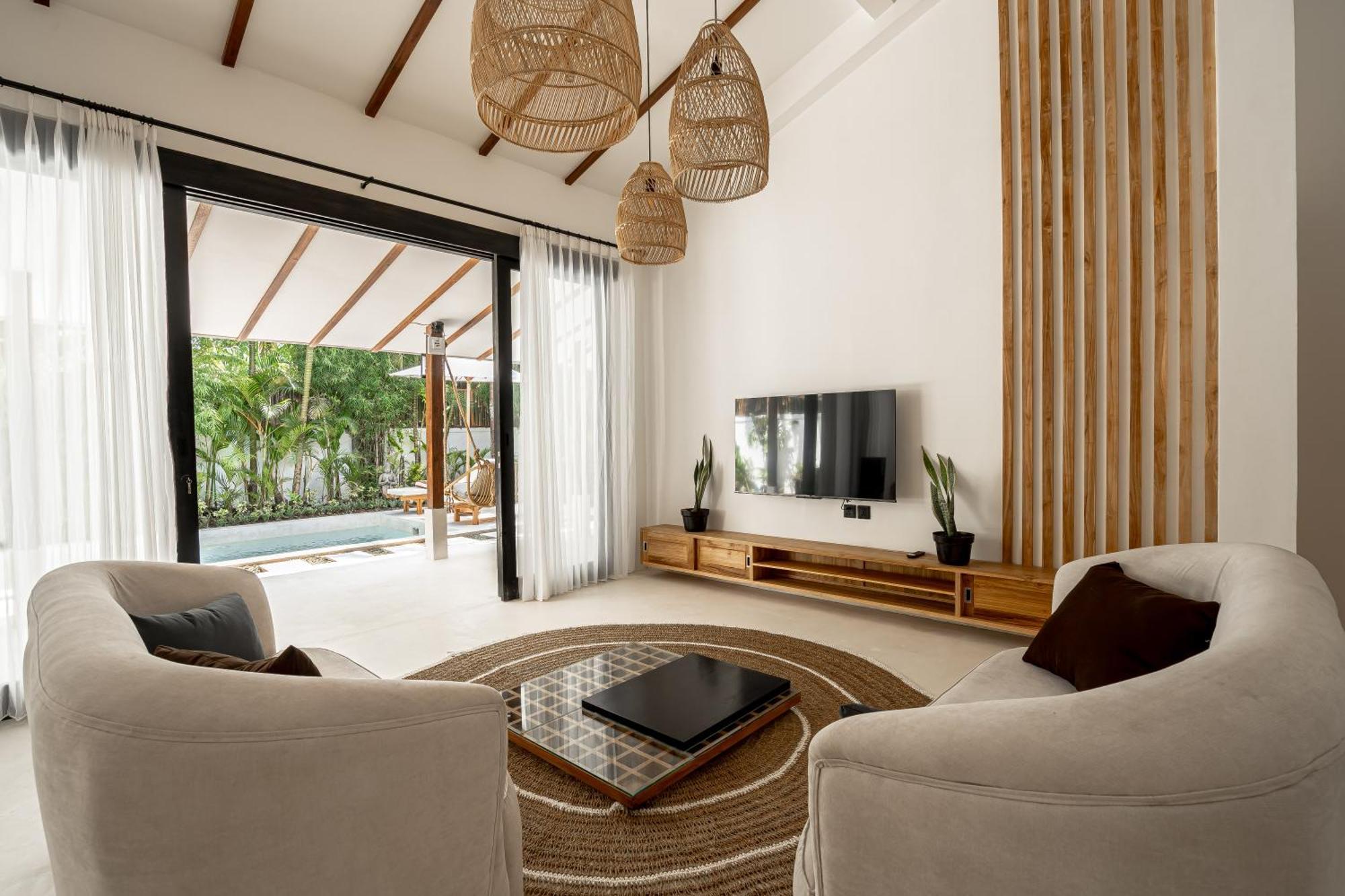 Udara By Evdekimi - Spacious 4br Pool With Lush Garden At Artistic Center Of Villa *