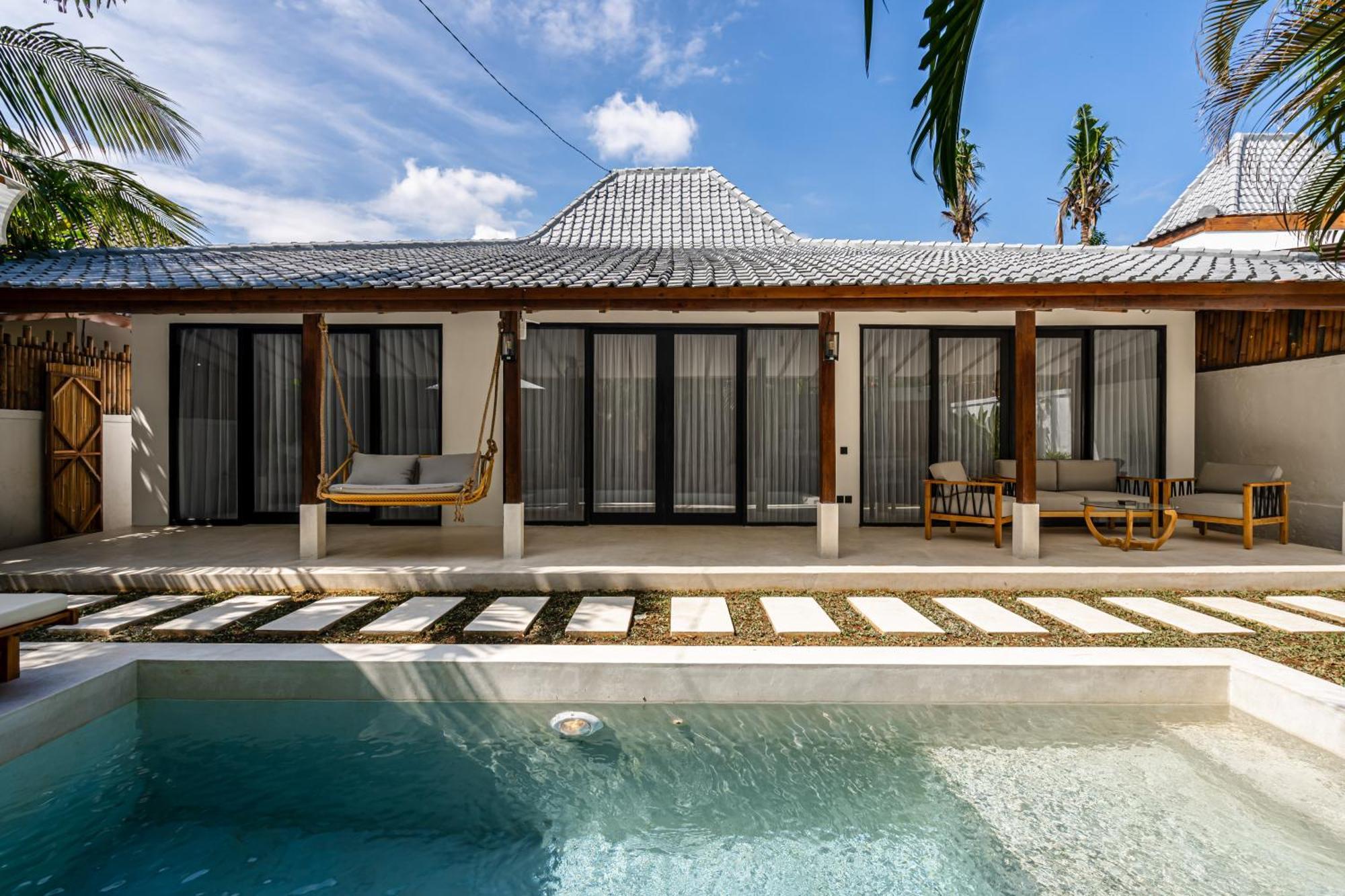 Villa Udara By Evdekimi - Spacious 4br Pool With Lush Garden At Artistic Center Of