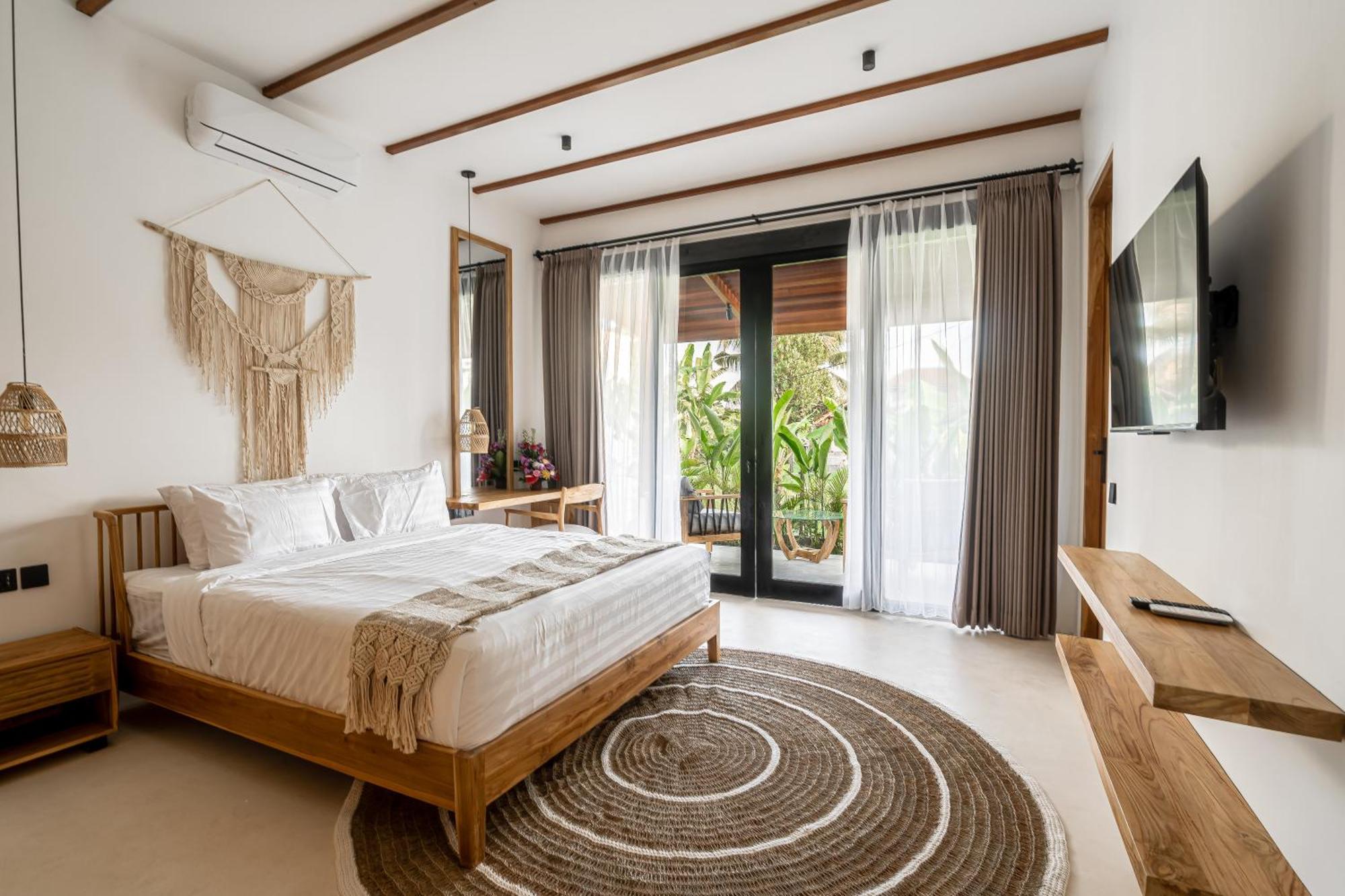 Udara By Evdekimi - Spacious 4br Pool With Lush Garden At Artistic Center Of Villa *