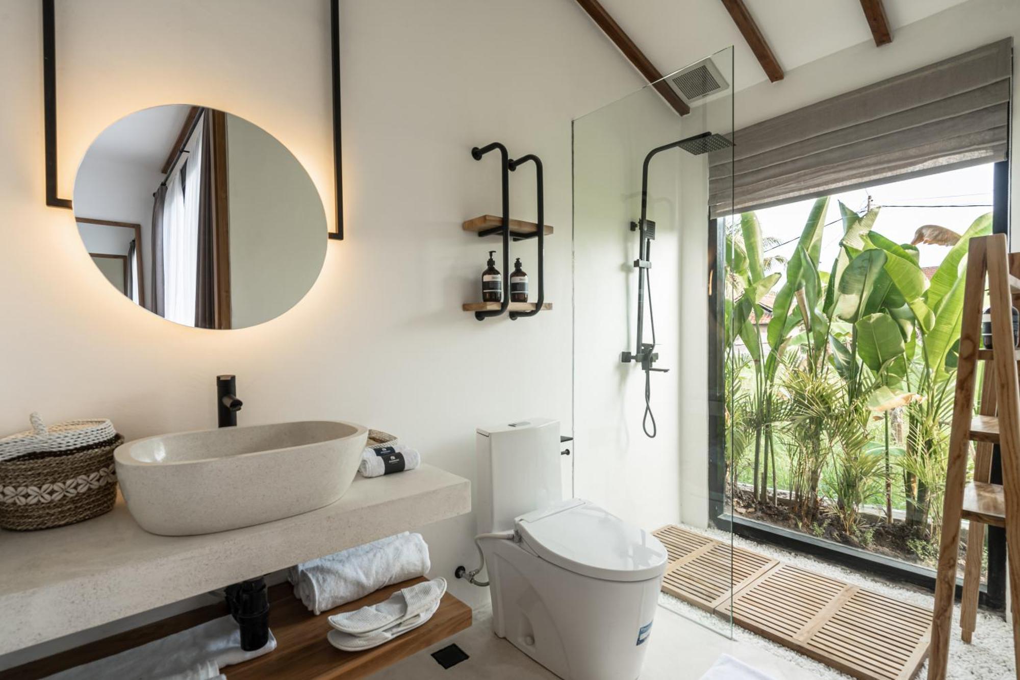 Udara By Evdekimi - Spacious 4br Pool With Lush Garden At Artistic Center Of *